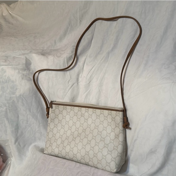 Gucci Plus Crossbody - Picture 3 of 10